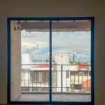 Ventana corrediza de aluminio en balcón Puebla