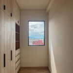Ventana fija de aluminio y clóset en Puebla