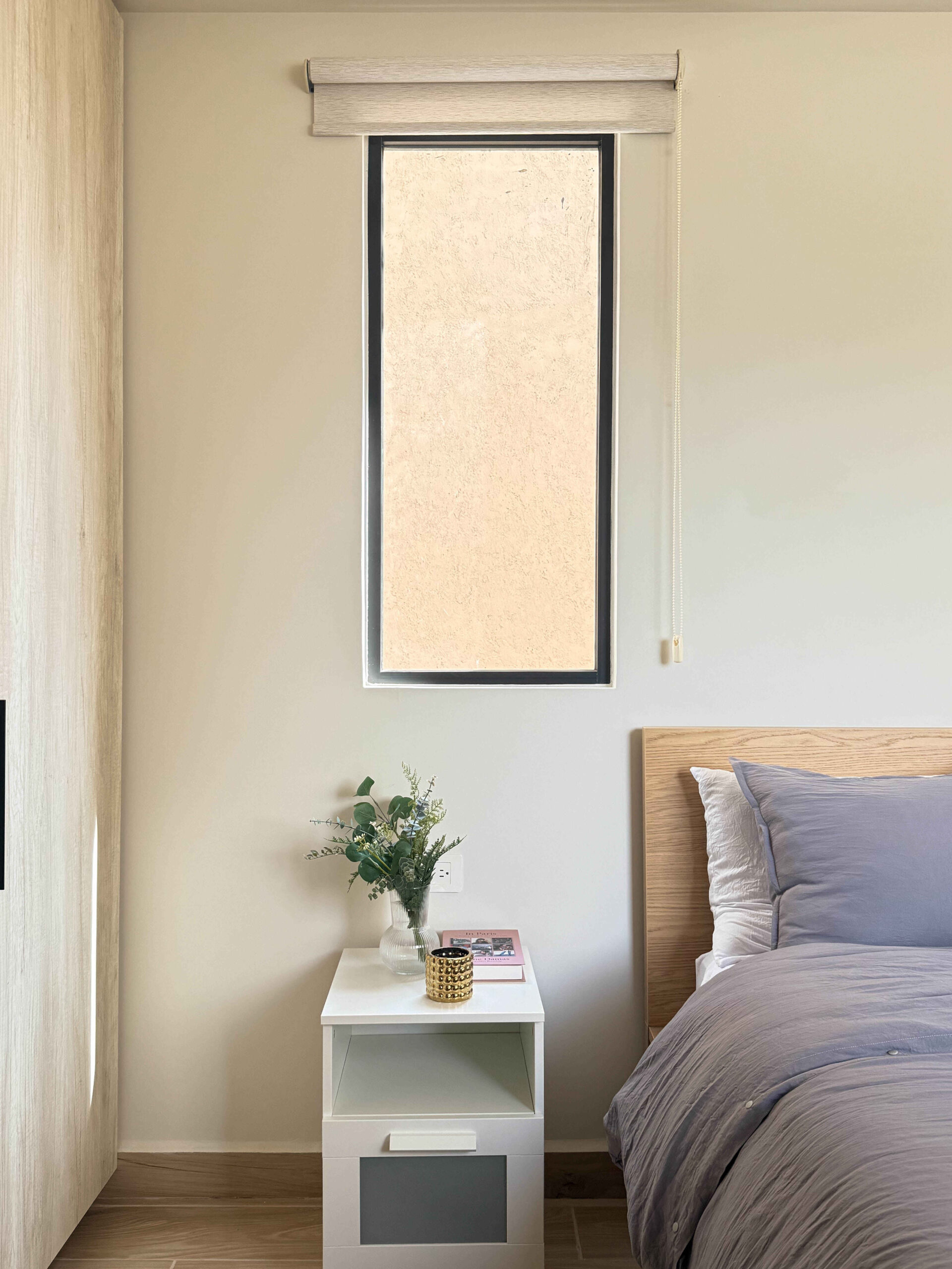 Ventana fija de aluminio en habitación Puebla